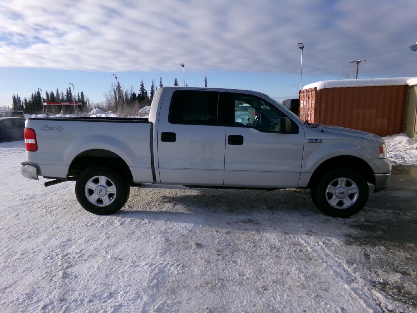 2004 Silver Ford F-150 FX4 SuperCrew 4WD (1FTPW14584K) with an 5.4L V6 SOHC 16V engine, 4-Speed Automatic Overdrive transmission, located at 2630 Philips Field Rd., Fairbanks, AK, 99709, (907) 458-0593, 64.848068, -147.780609 - Photo#2